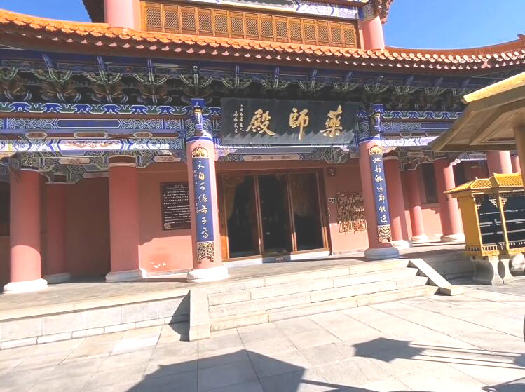 云南曲靖景点万亩连片油菜花海景点介绍1