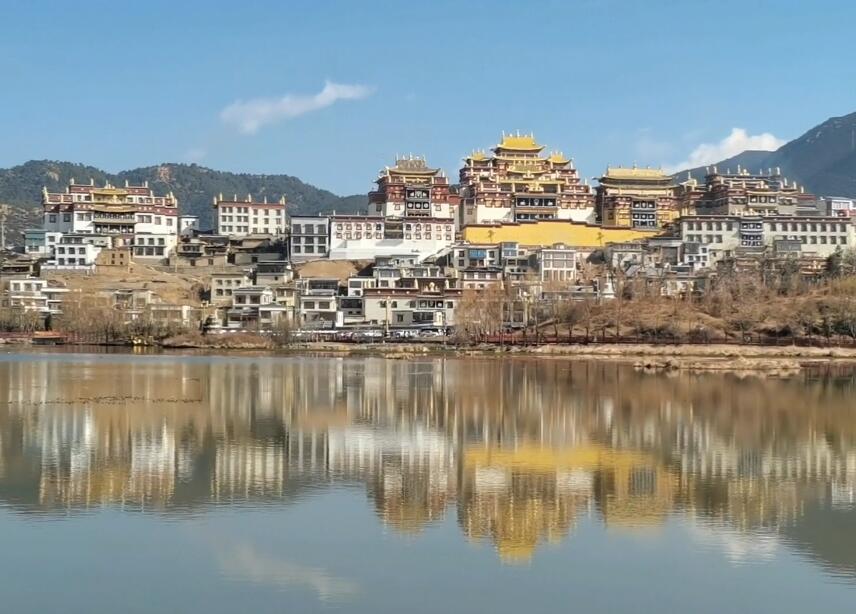 云南迪庆景点松赞林寺拉姆央措湖景点介绍1