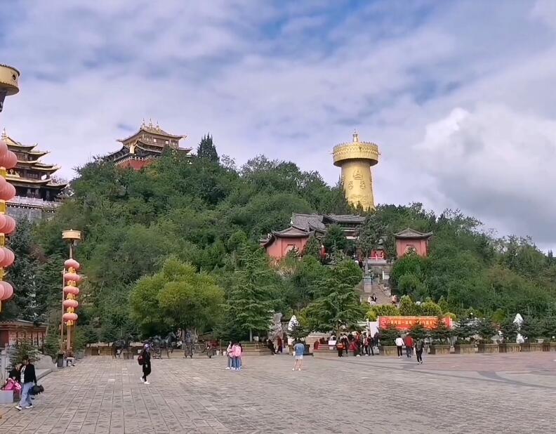 云南迪庆景点香格里拉龟山公园景点介绍1