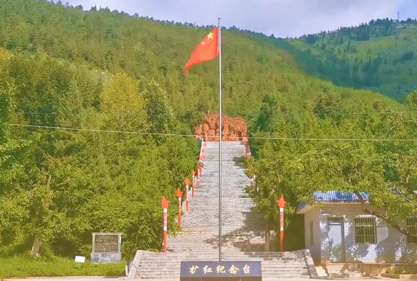 云南玉溪景点磨盘山杜鹃花海景区景点介绍1