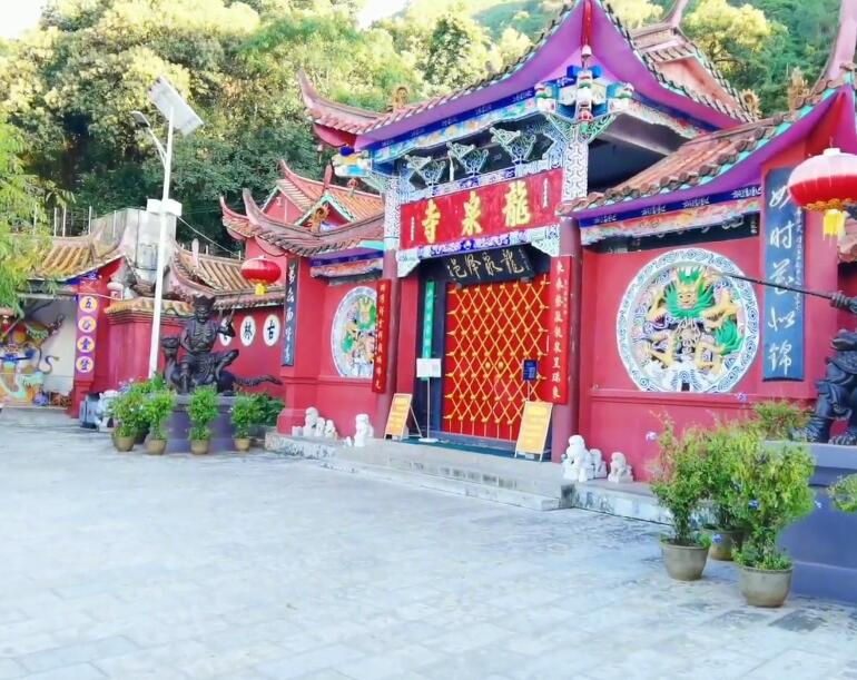 云南玉溪景点照壁山龙泉寺景点介绍1