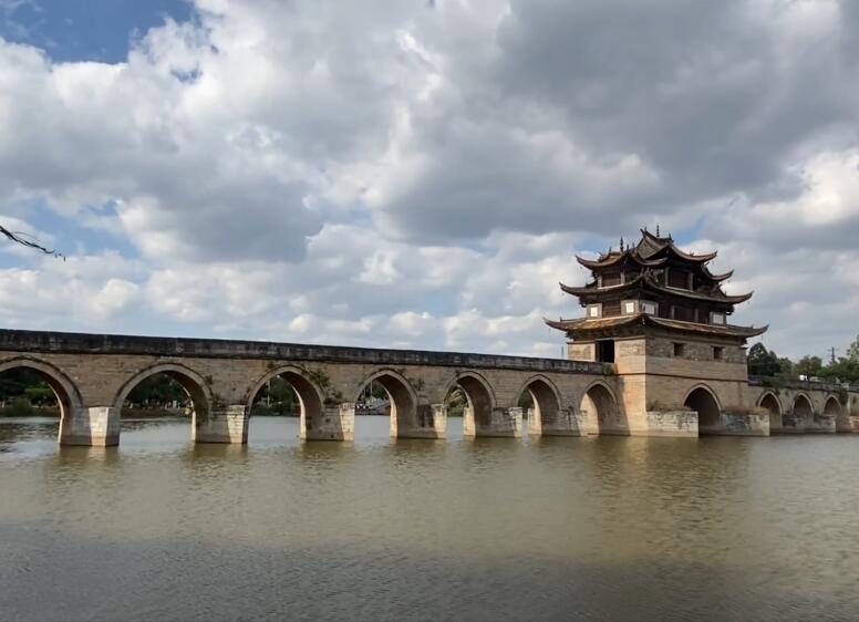 云南红河景点双龙桥(十七孔桥)景点介绍1