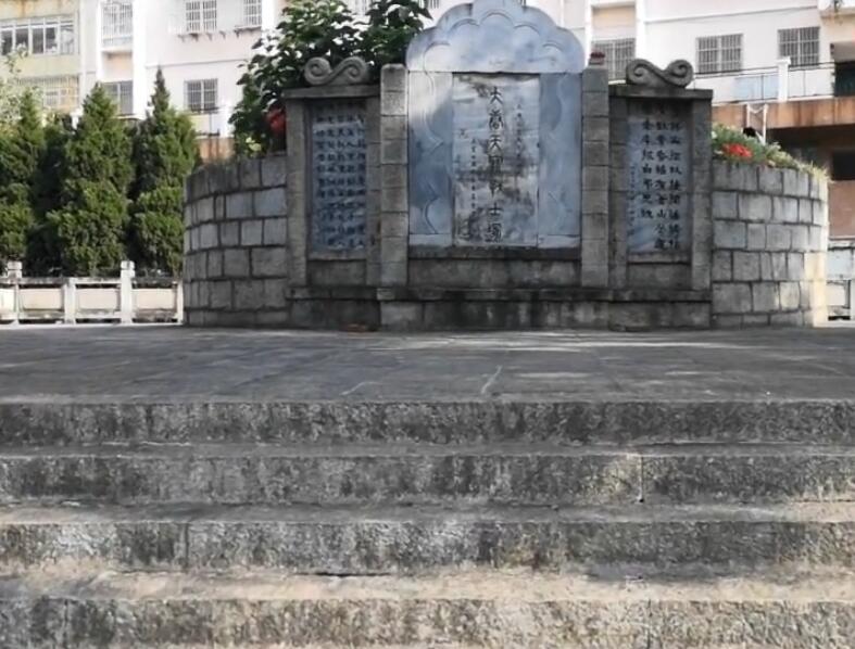 云南大理景点大理万人冢(大唐天宝战士冢)景点介绍1