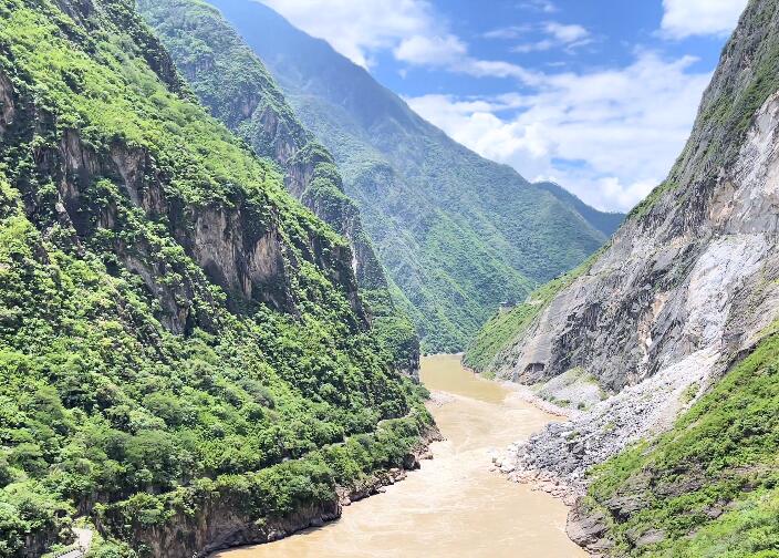 云南迪庆景点虎跳峡风景区景点介绍1