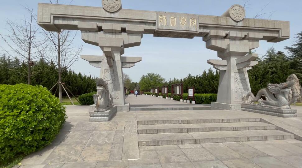 河南洛阳景区龙门龙华寺洞景点介绍1