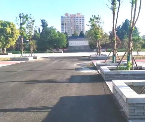 河南驻马店景区英雄广场景点介绍1