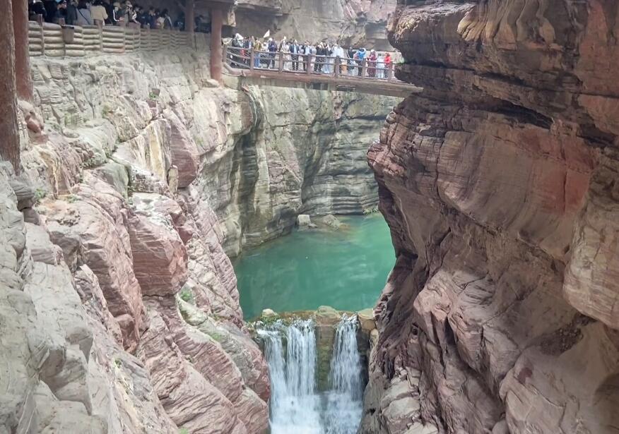 河南洛阳景区中赫海豚湾海洋公园景点介绍1