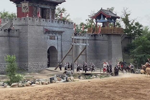 河南开封景区万岁山大宋武侠城景点介绍1