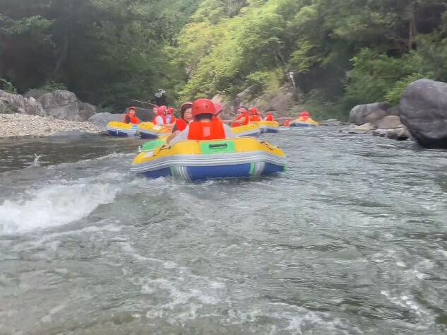 河南信阳景区金刚台峡谷漂流景点介绍1