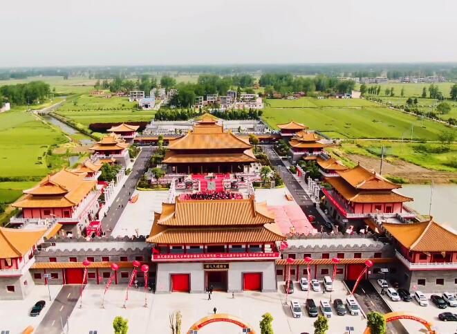 河南洛阳景区香鹿山森林公园景点介绍1