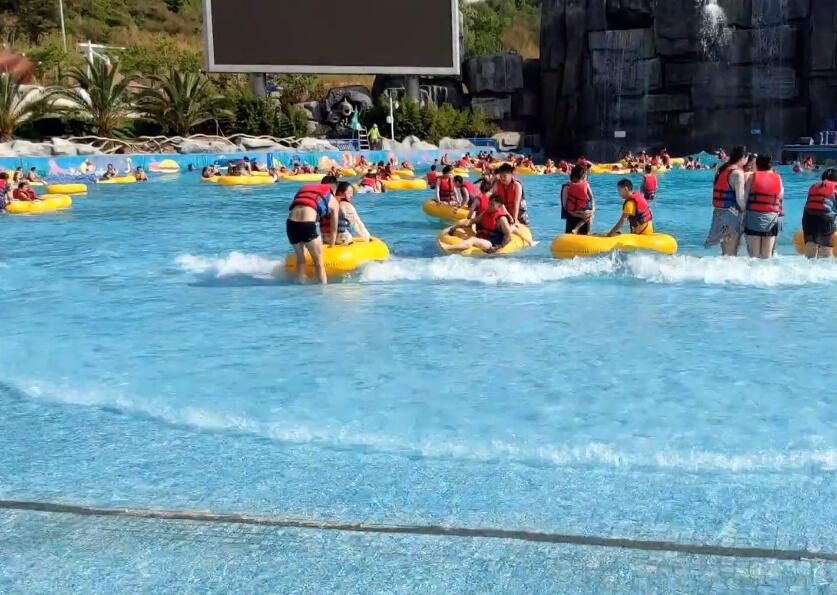 河南平顶山景区天池水上游乐园景点介绍1