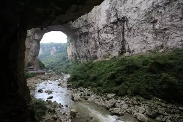 贵州毕节景点:织金大峡谷红岩绝壁景点介绍3