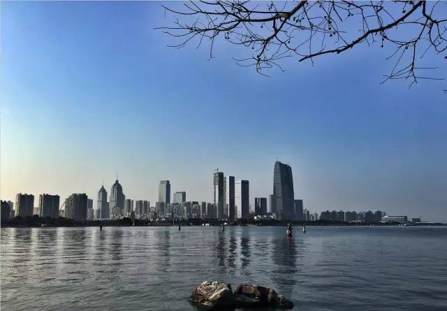 江苏苏州金鸡湖春到湖畔广场景点介绍2