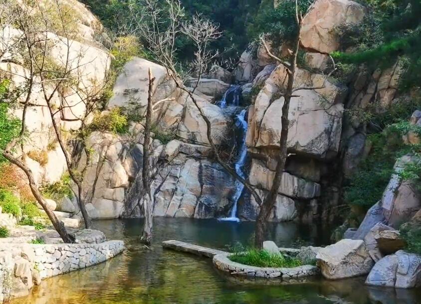 山东泰安莲花山青龙潭景点介绍1