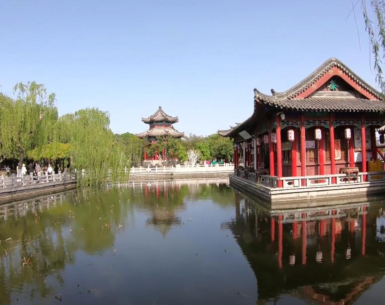 山东济南大明湖汇泉堂景点介绍1