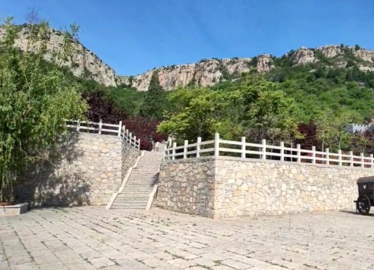 山东泰安东平湖黄石悬崖景点介绍1