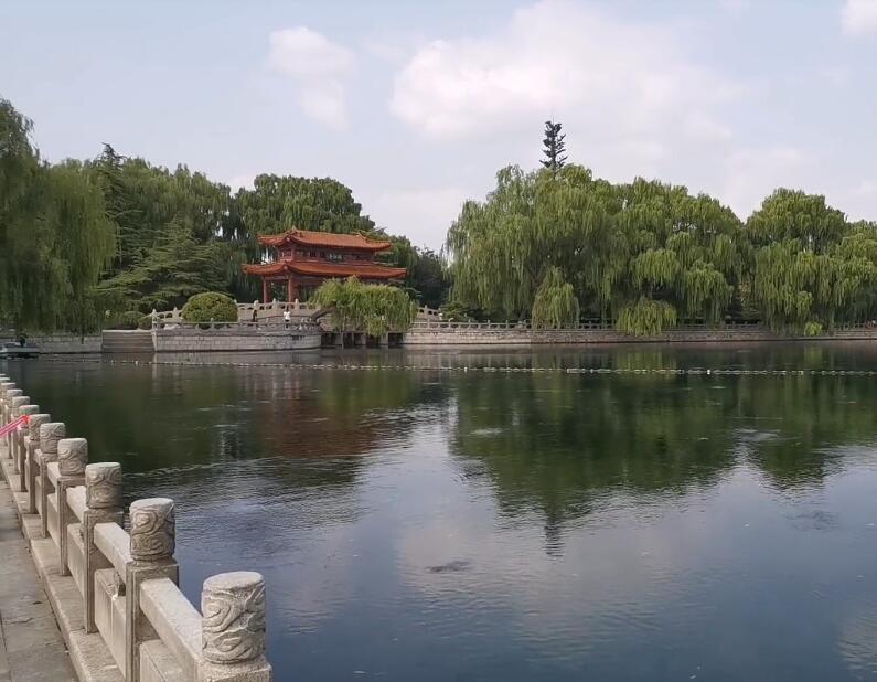 山东济南百脉泉公园景点介绍1