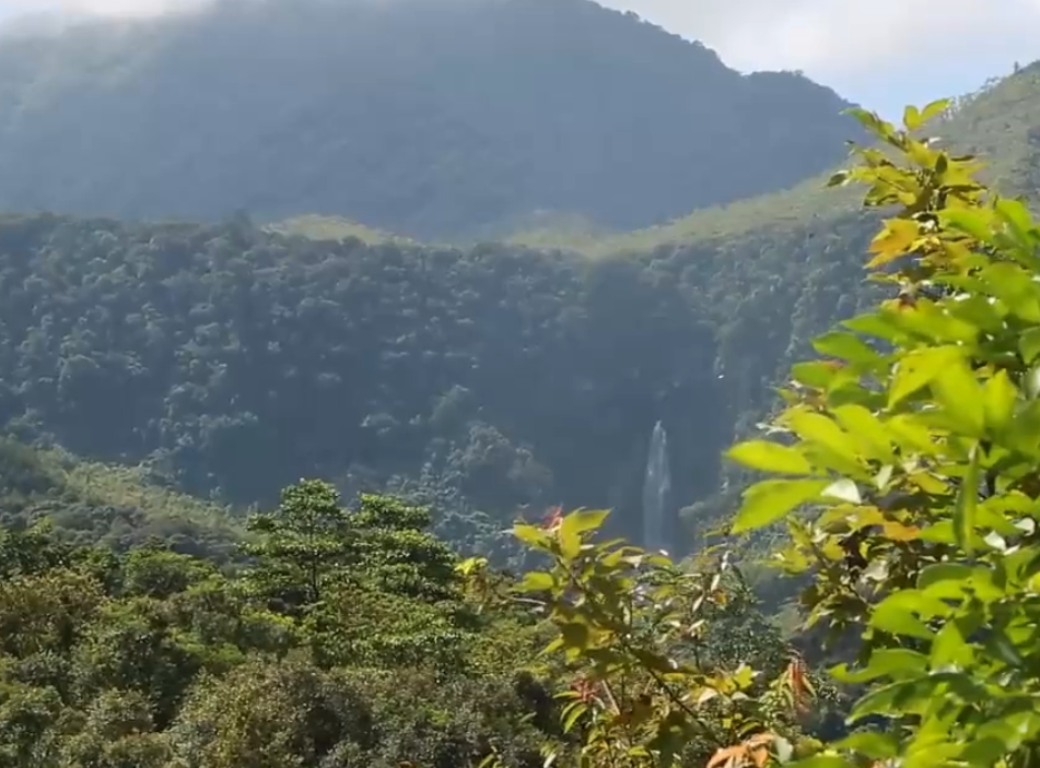海南旅游红坎瀑布景点介绍1