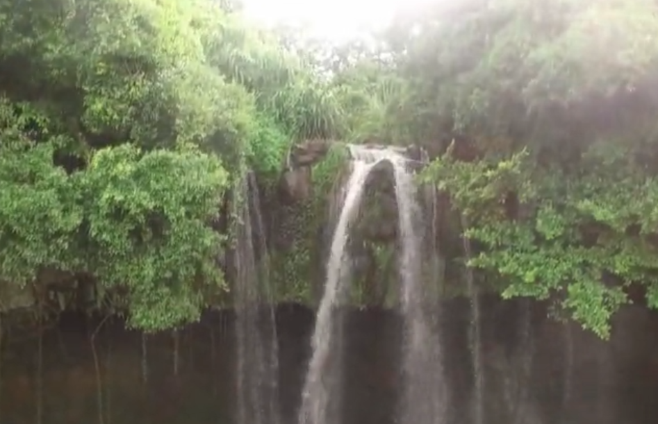 海南旅游居仁瀑布景点介绍1