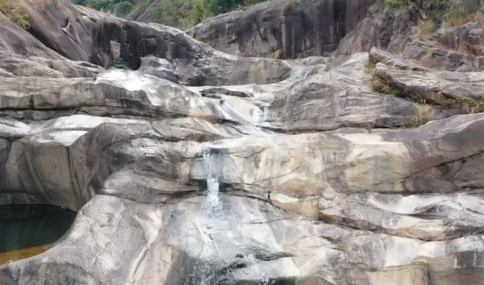 海南旅游万泉河石臼群景点介绍1