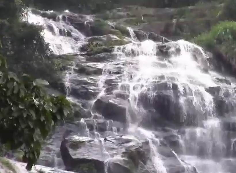 海南旅游百花岭瀑布景点介绍1