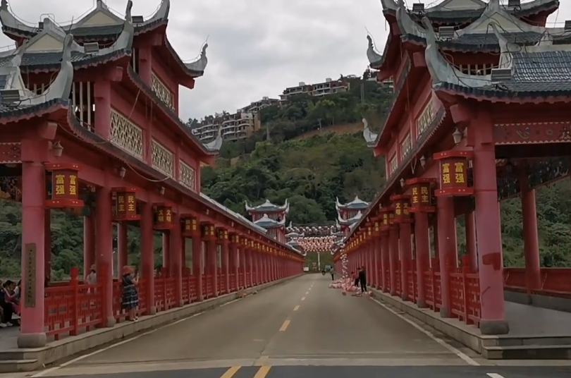 海南旅游琼中百花廊桥景点介绍1