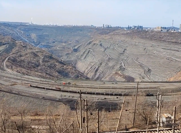 抚顺西露天矿矿坑游玩攻略1