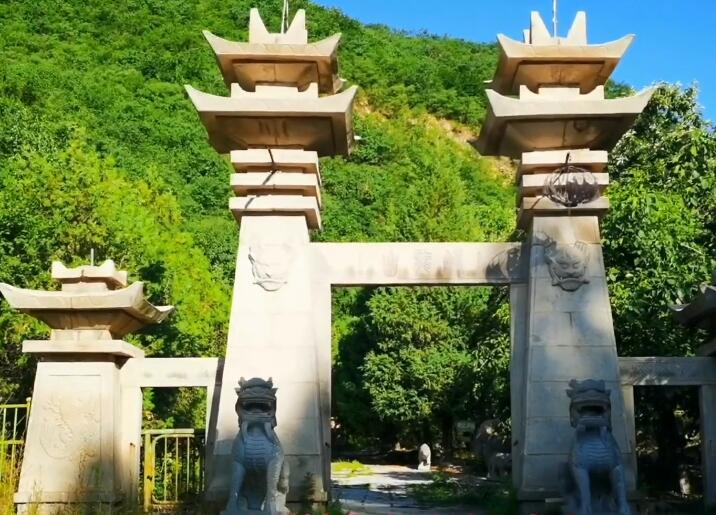 北京旅游景点:黄花城鳞龙山1