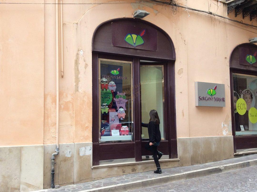 在西西里岛旅行时,也一起来感受一下购物的狂欢吧!2