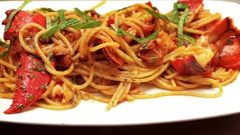 品尝圣托里尼岛本地的特色美食，不枉来一回1