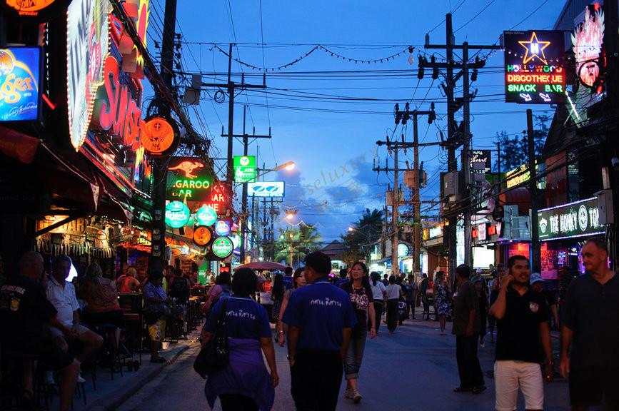 普吉岛除了著名的海滩,还有哪些娱乐活动?3