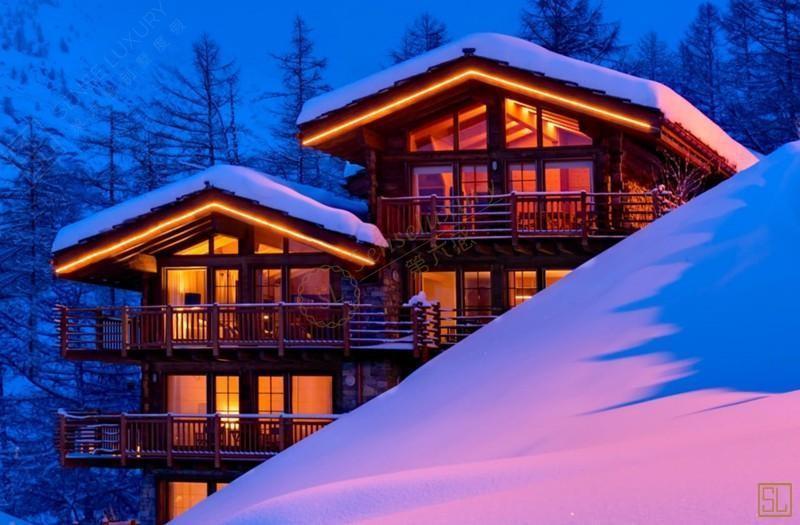 去瑞士采尔马特度假,怎能错过风景精致的雪屋呢?1