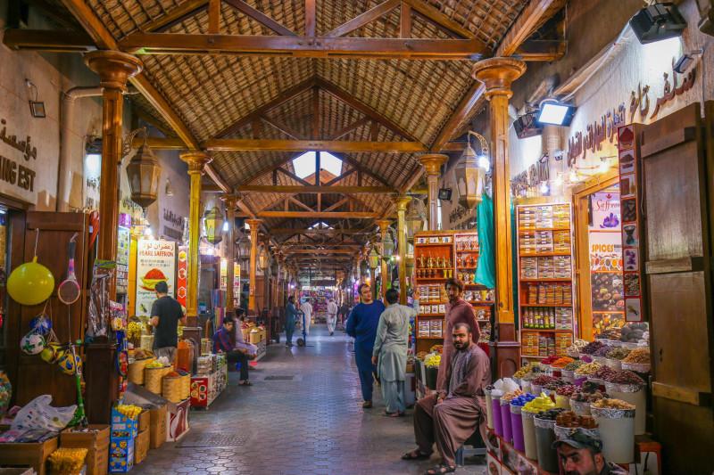 计划来迪拜自由行的你，要不要尝试下迪拜人的一天呢？3