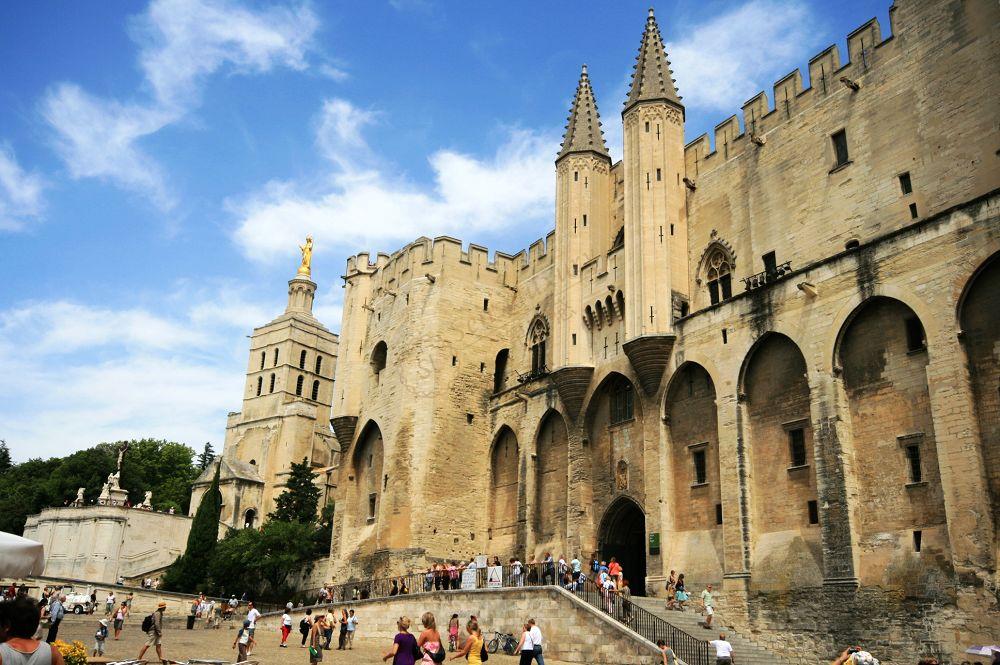 去普罗旺斯度假不可以错过的地方之阿维尼翁1