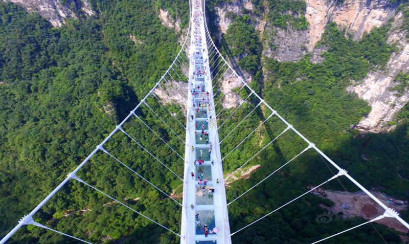 去张家界旅游必看两景点:玻璃桥和玻璃栈道2