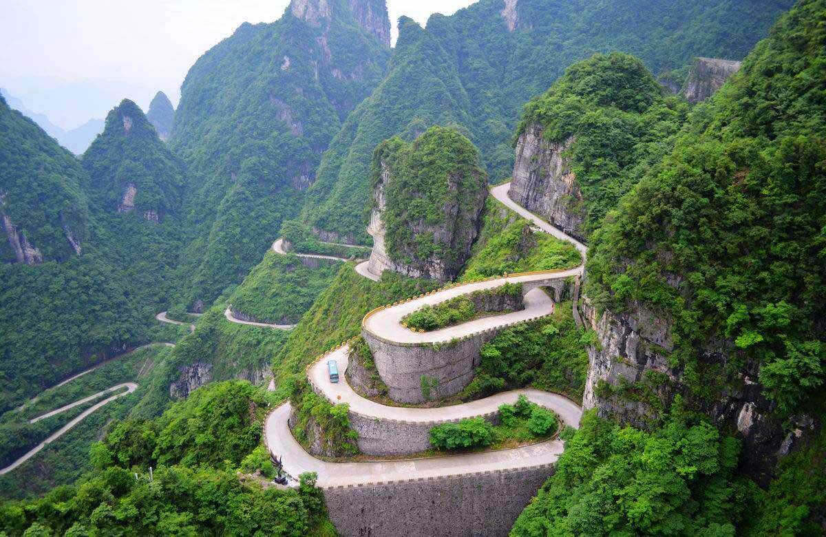 暑期长假临近，何不前往张家界一游呢？1