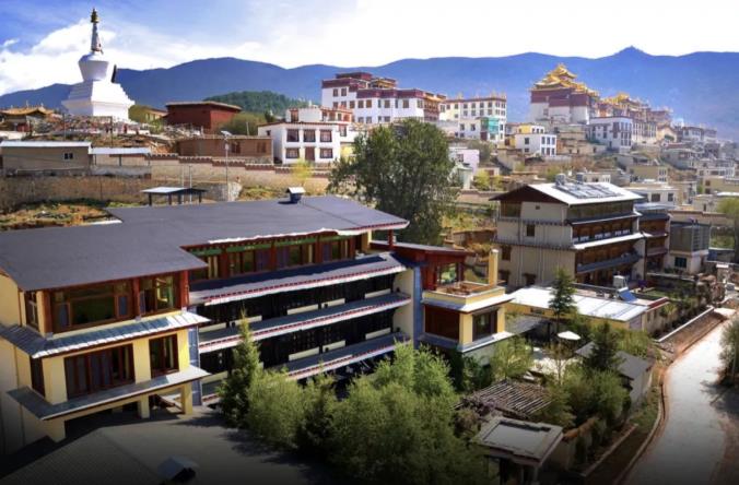 于松赞酒店打卡朝暮晨光，体验最美滇藏5