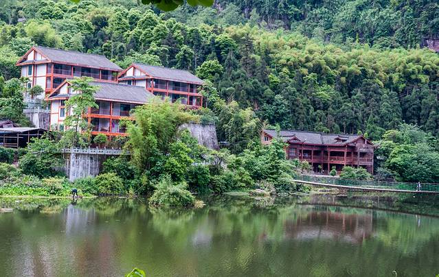 国庆峨眉山住宿攻略,如何选择住宿地点?2