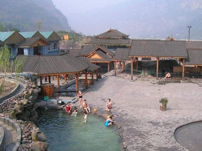蜀南温泉为什么能受到我们大家的喜爱呢？4