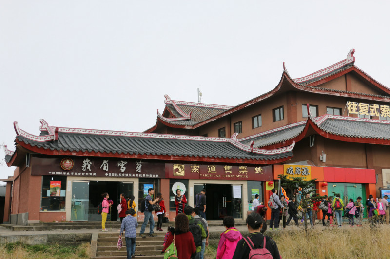 国庆节去峨眉山旅游好不好?那里人多不多?4