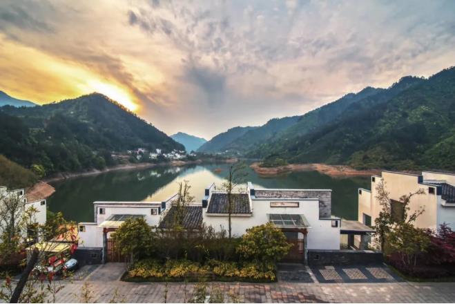 黄山德懋堂 | 睡进云端里,云作枕边人,隐居至美山水间14