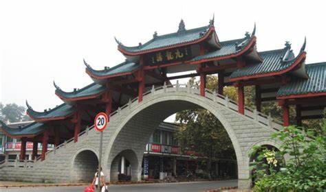 成都九龙沟在哪里？都有哪些景点特色？1