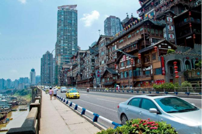 重庆因山城特色被人钟爱，因火锅美食被人垂涎1