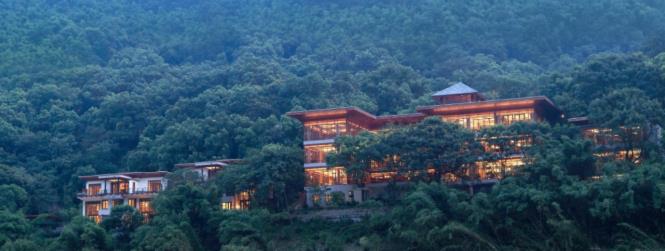 重庆因山城特色被人钟爱，因火锅美食被人垂涎7