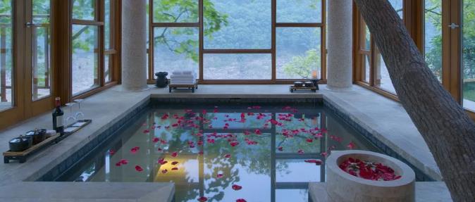 重庆因山城特色被人钟爱，因火锅美食被人垂涎12