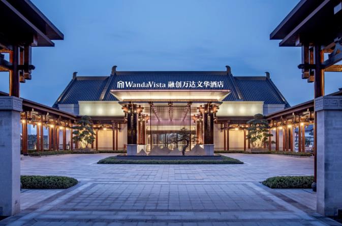 重庆因山城特色被人钟爱，因火锅美食被人垂涎18