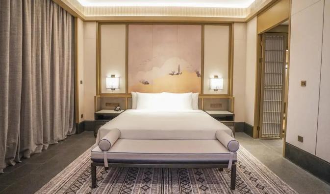 重庆因山城特色被人钟爱，因火锅美食被人垂涎20