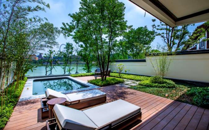 重庆因山城特色被人钟爱，因火锅美食被人垂涎23