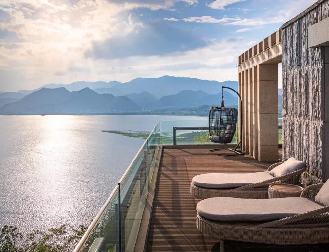 带着心爱的小宠物,到桐庐康莱德一起游山玩水吧!7