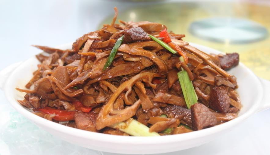 来莫干山踏青,怎么能错过这边的特色美食呢?3